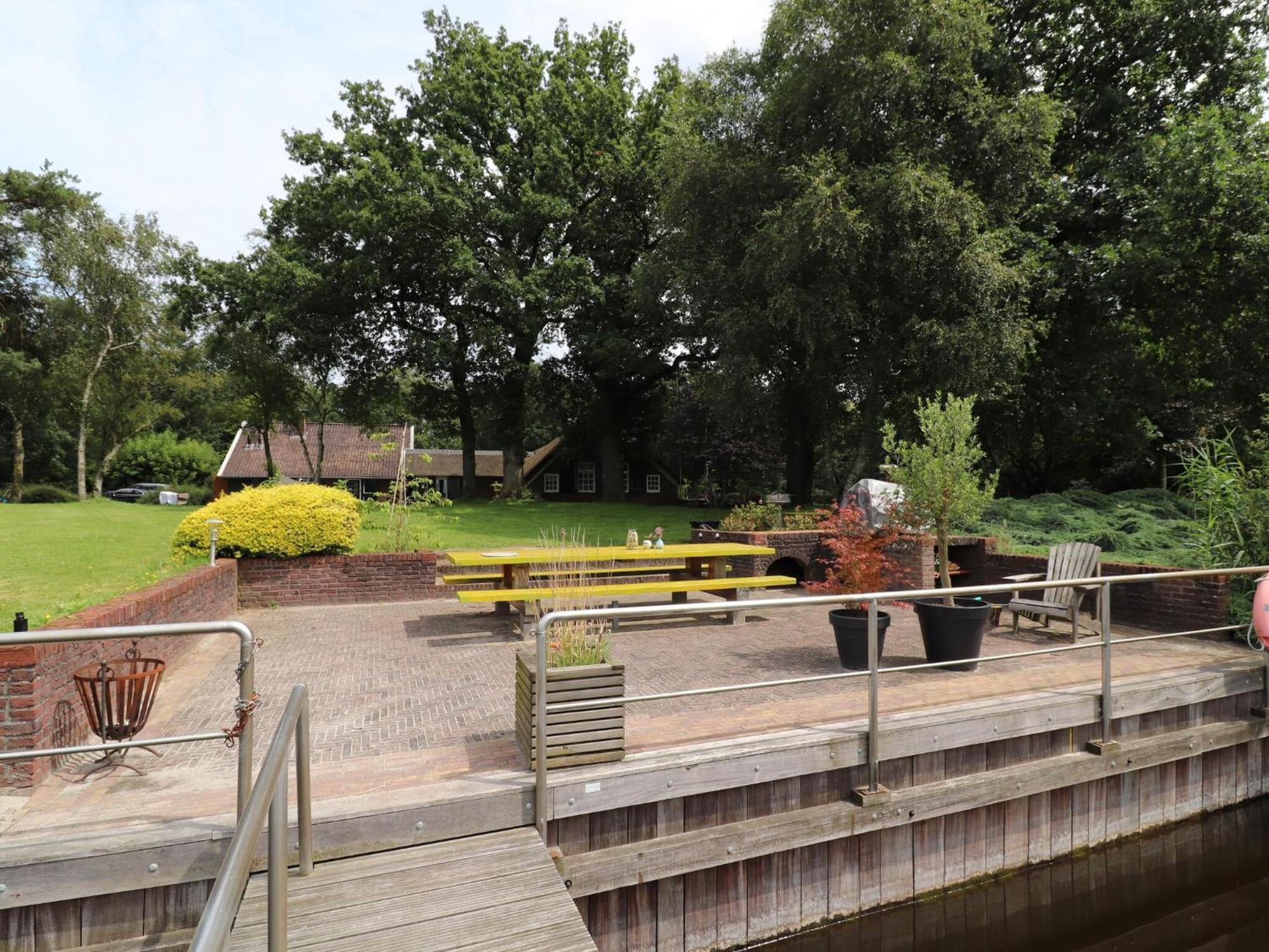 Villa On An Estate In Rheezerveen With Garden エクステリア 写真