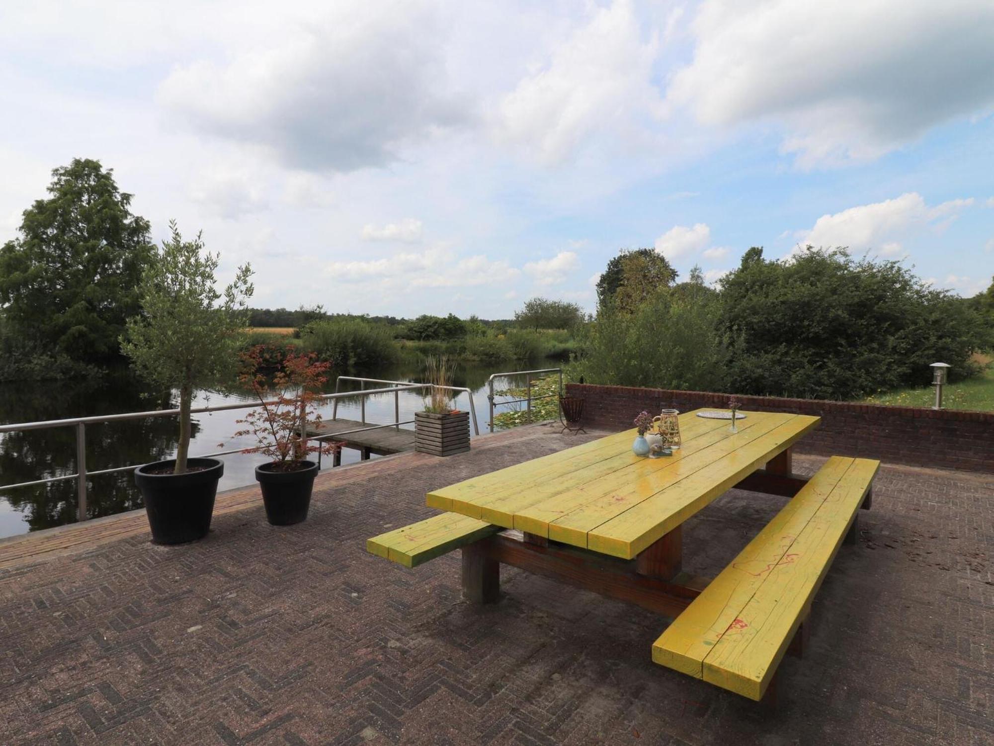 Villa On An Estate In Rheezerveen With Garden エクステリア 写真