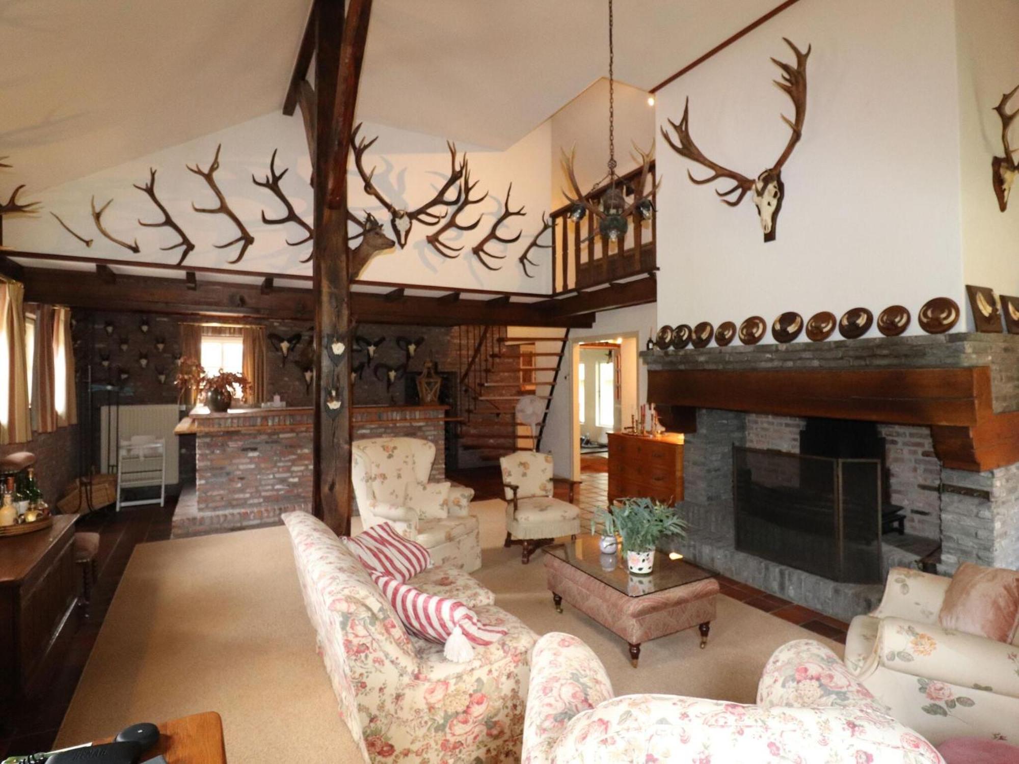 Villa On An Estate In Rheezerveen With Garden エクステリア 写真