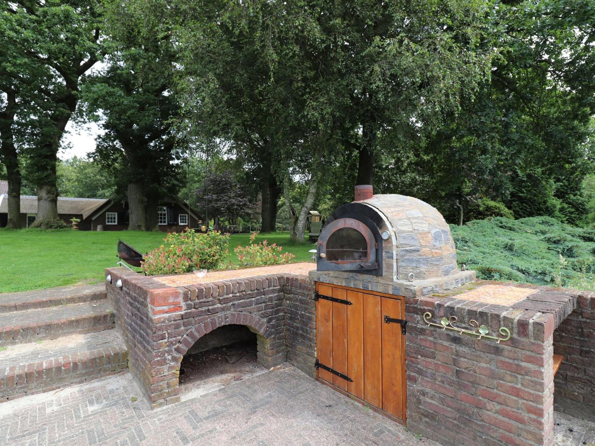 Villa On An Estate In Rheezerveen With Garden エクステリア 写真