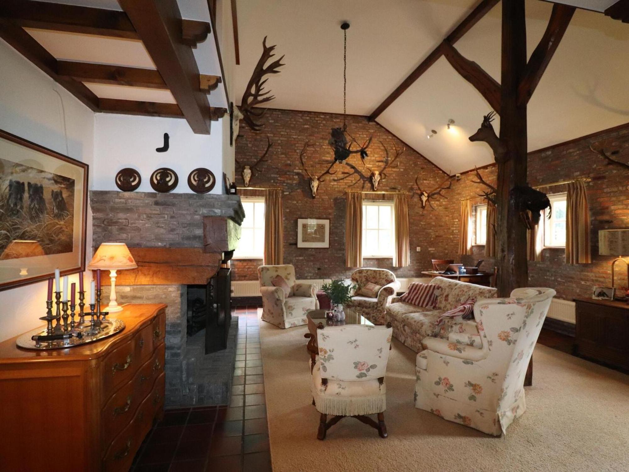 Villa On An Estate In Rheezerveen With Garden エクステリア 写真